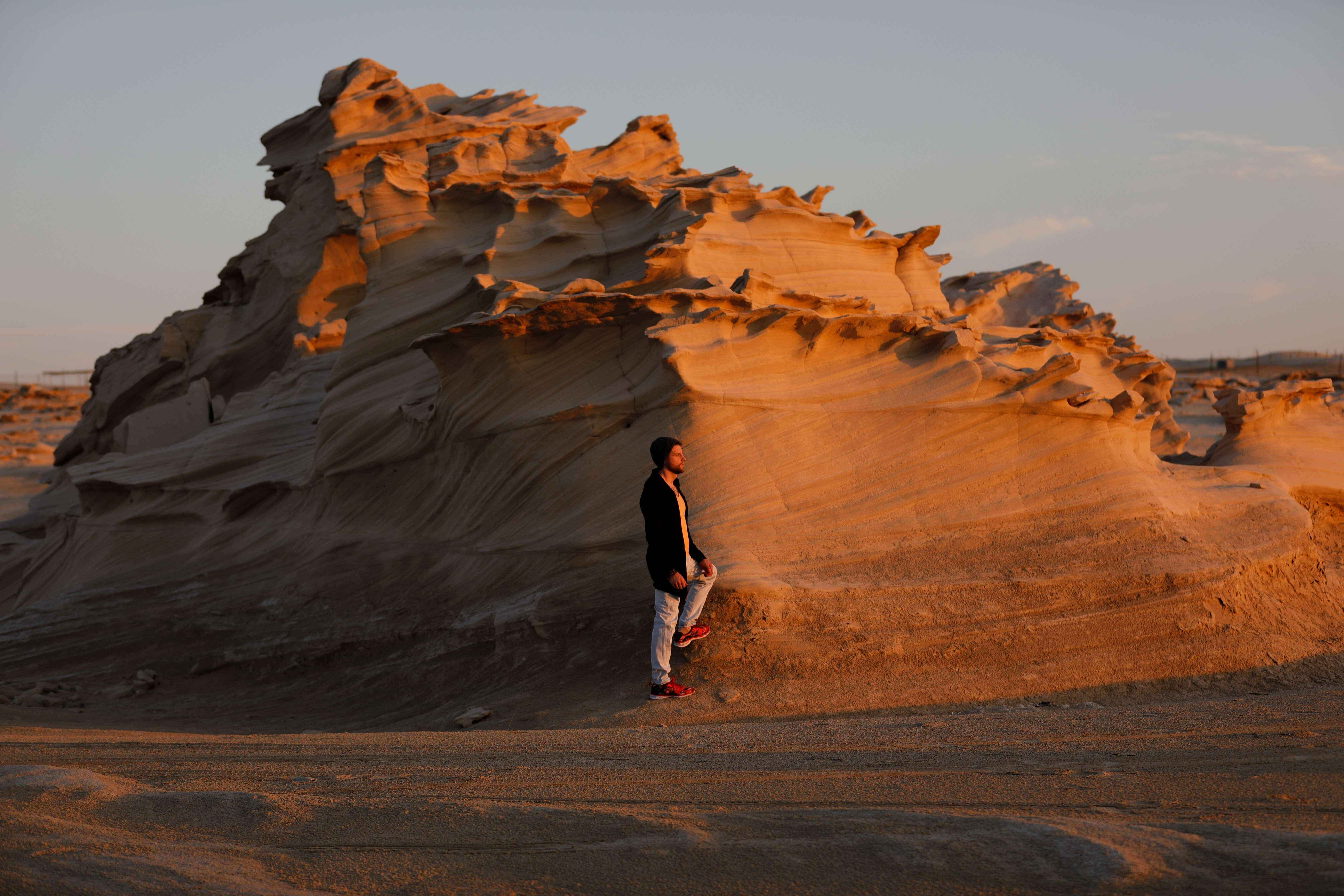 4x4 Deluxe Desert Safari in Abu Dhabi with BBQ Dinner