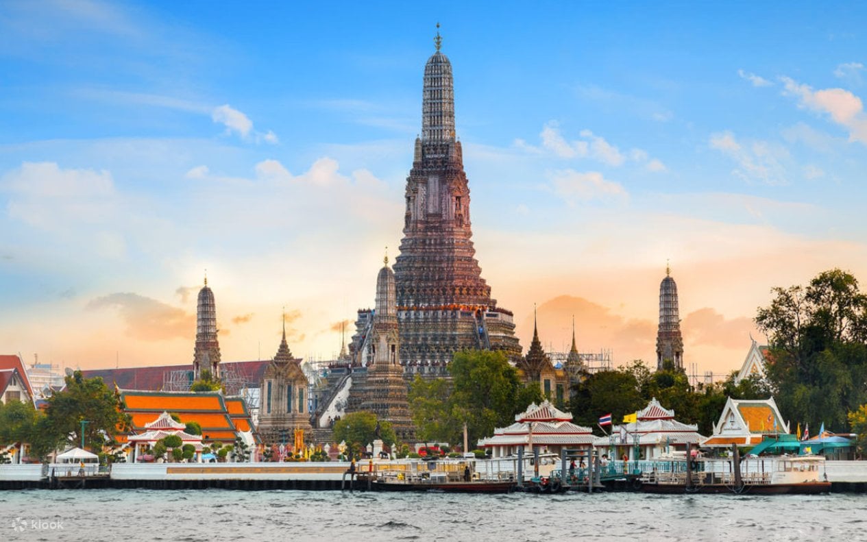 Bangkok - Visit to Wat Arun with private transfers 