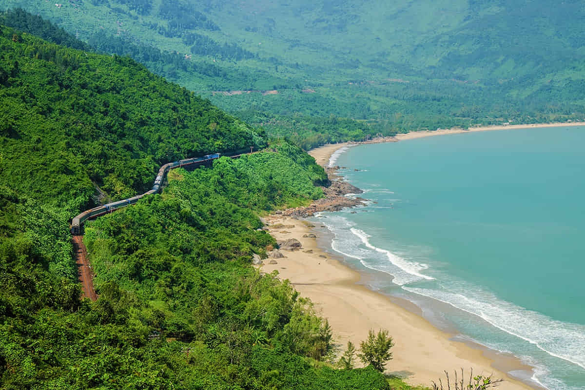 Danang – Full Day Hai Van Pass and Hue City Tour shared transfer