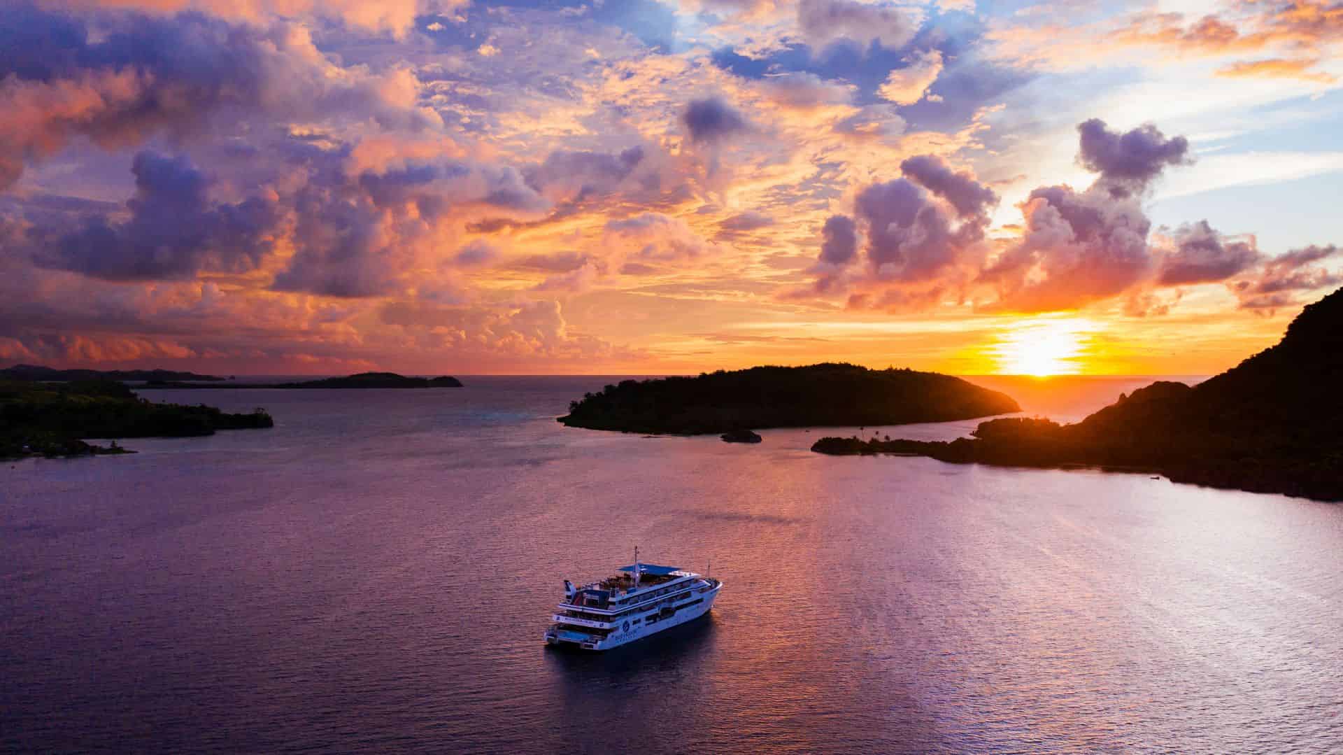 Sunset Cruise, Dinner & Show by Robinson Crusoe With Shared Transfers
