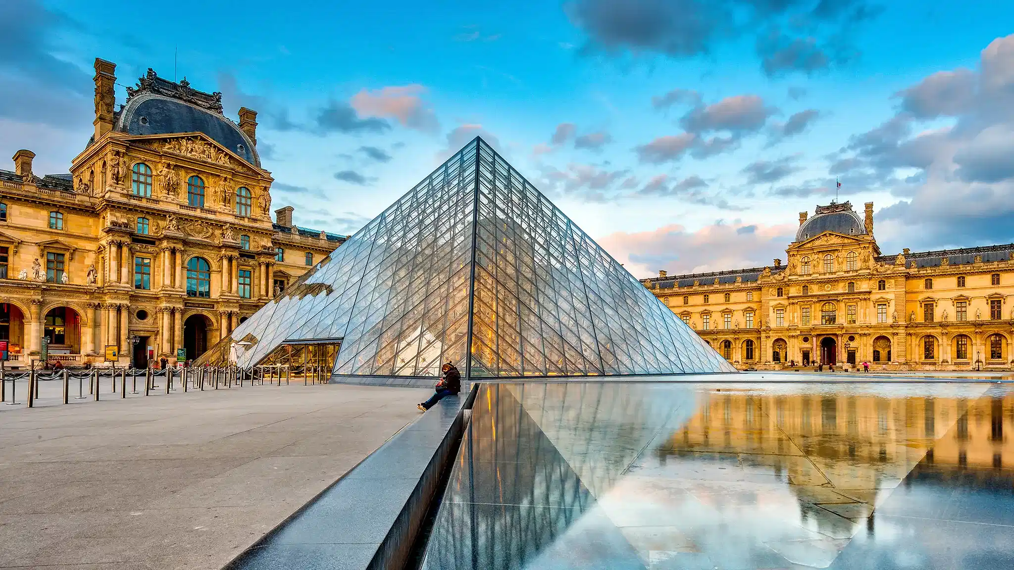 Combination of Louvre Museum and Eiffel Tower with private transfers