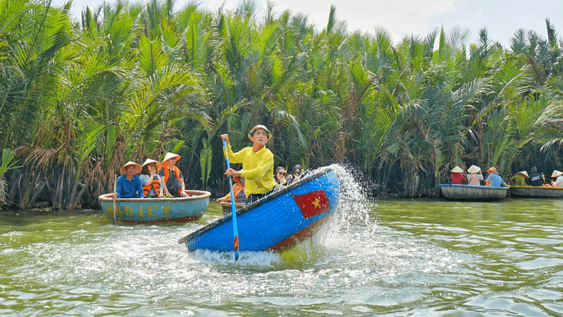 Hoi An: Bamboo Boat Ride and Ancient Town Exploration with Private transfers