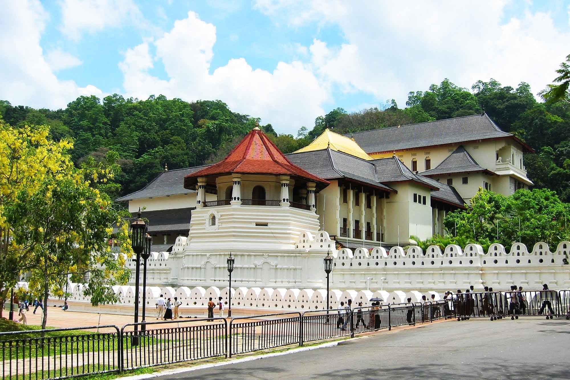 Kandy Temple of tooth ( 1.5 Hours) - PVT Transfers