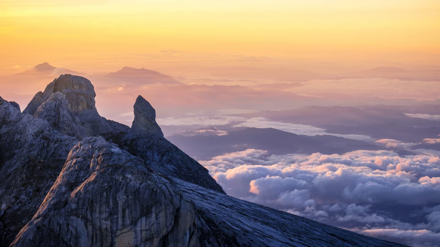 Malaysia Urban Glow & Mountain Calm Journey