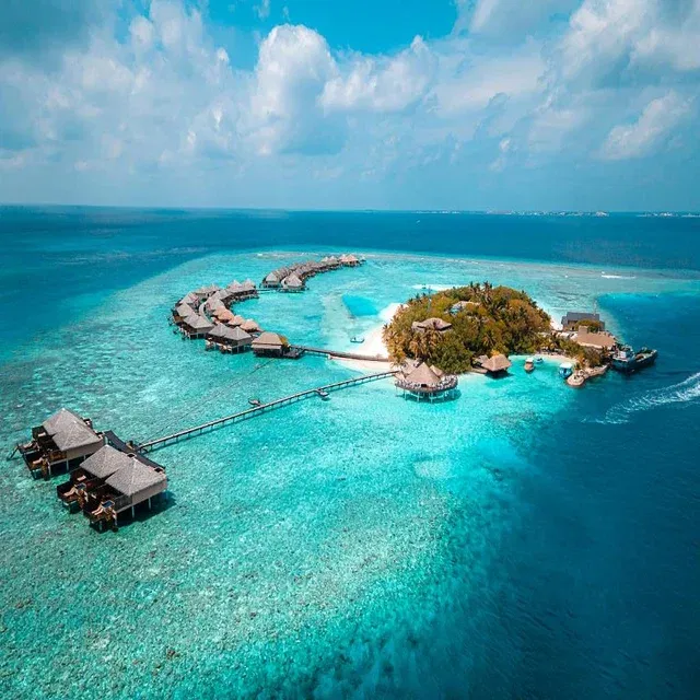 Overwater Luxury, 15 Minutes from Male - Vadoo