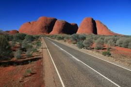 6 nights in Gold Coast, Uluru and Cairns for an adventurous timeout