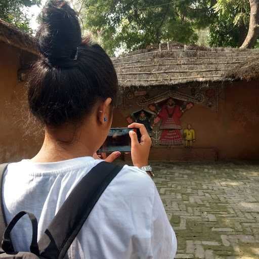 Soumya Sharma-Profile