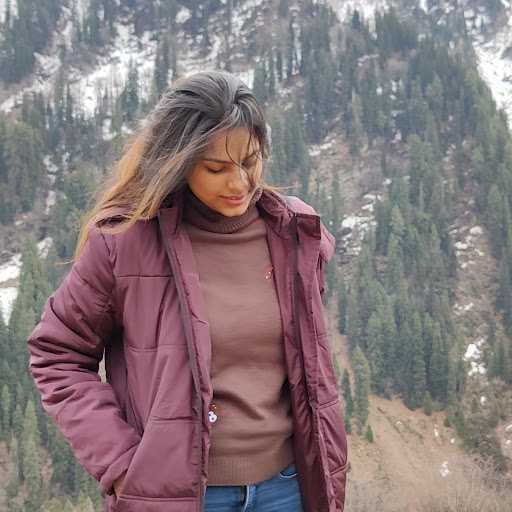 Aayushi Mahajan-Profile