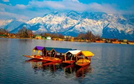 Srinagar Retreat with Houseboat