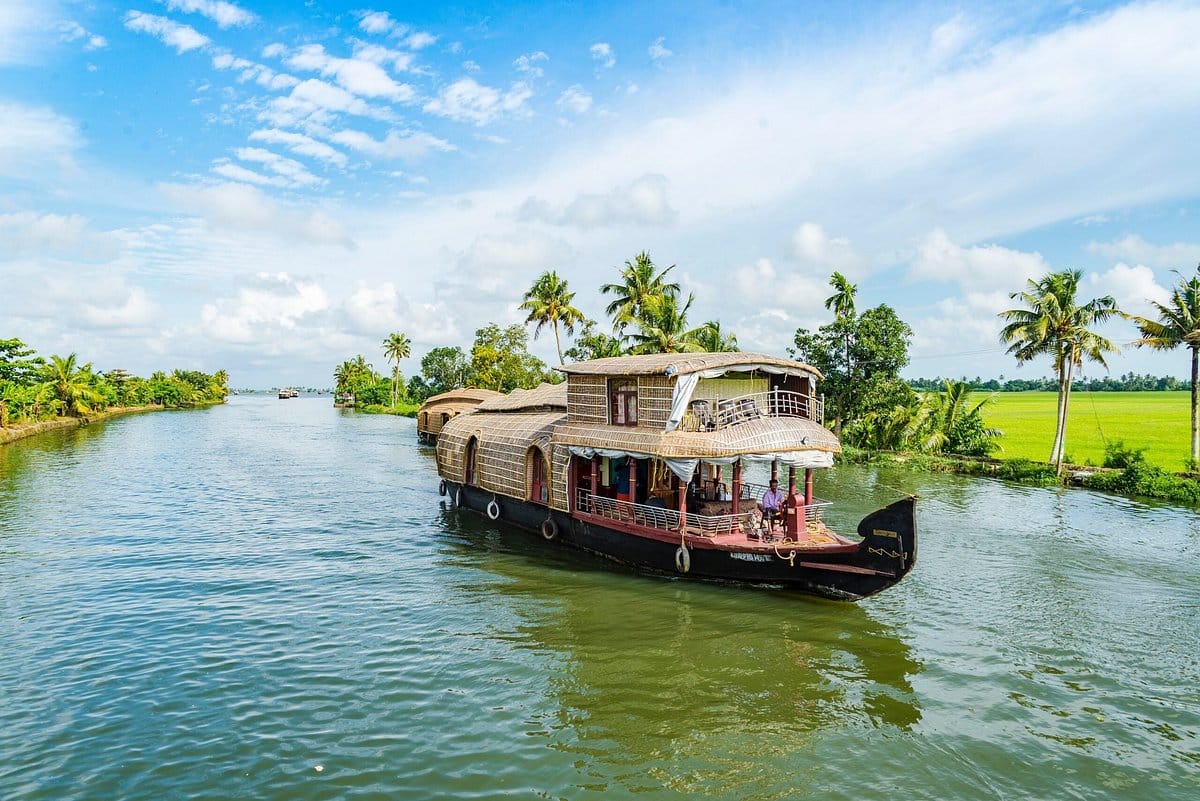 Kerala Nature Trail Munnar, Thekkady & Alleppey
