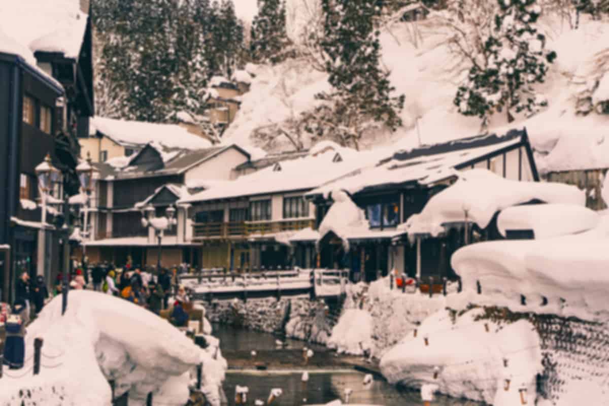 Skiing in Japan : Ultimate Guide to Resorts, Powder Snow & Trip Planning