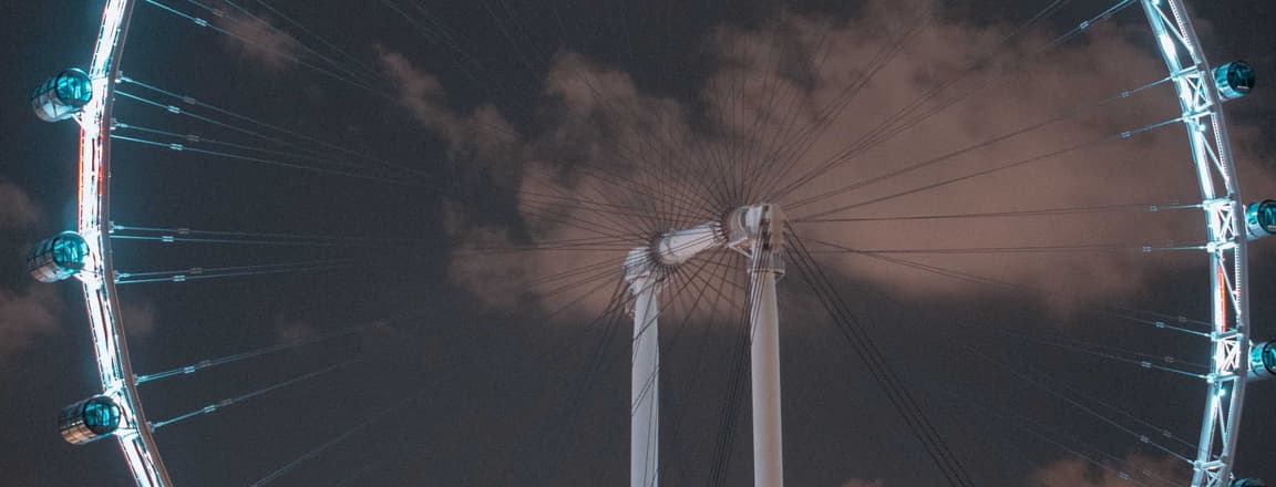 Long shot image of Singapore Flyer