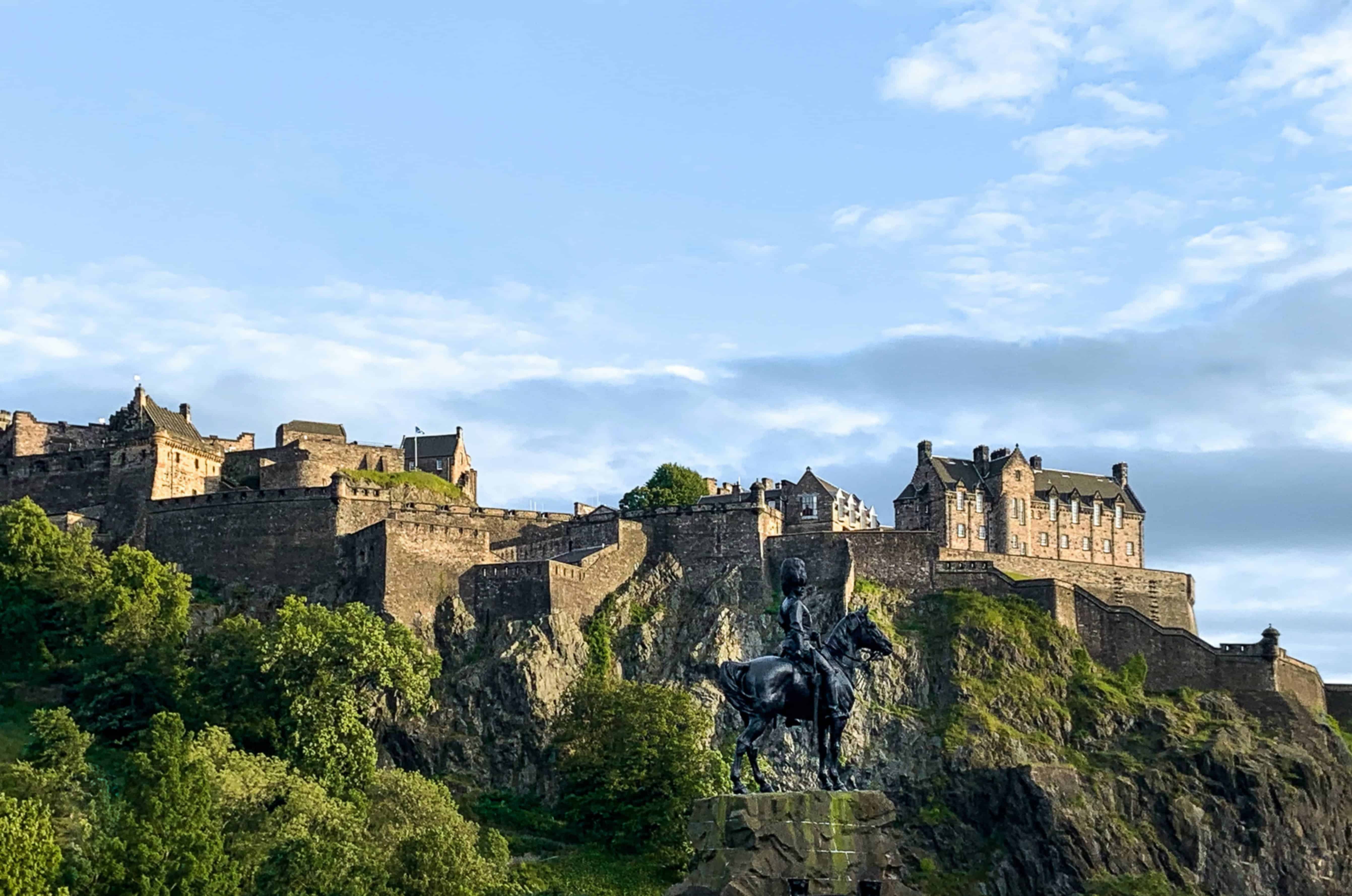 Edinburgh Travel Guide and Tourism