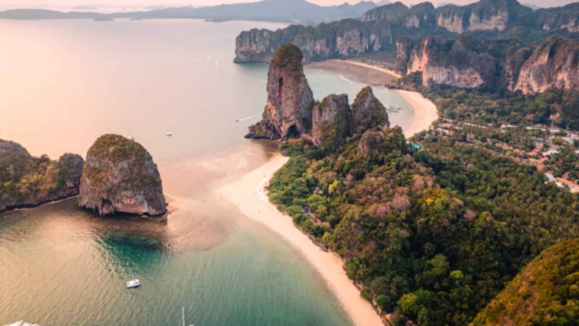 https://images.pickyourtrail.com/krabi_travel_guide_3491bfa619.jpg?dpr=1&q=40