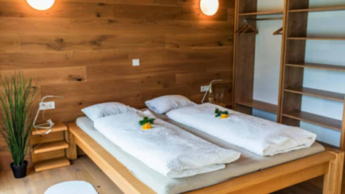 https://images.pickyourtrail.com/luxury_hotels_austria_dc9578067c.jpg?dpr=1&q=40