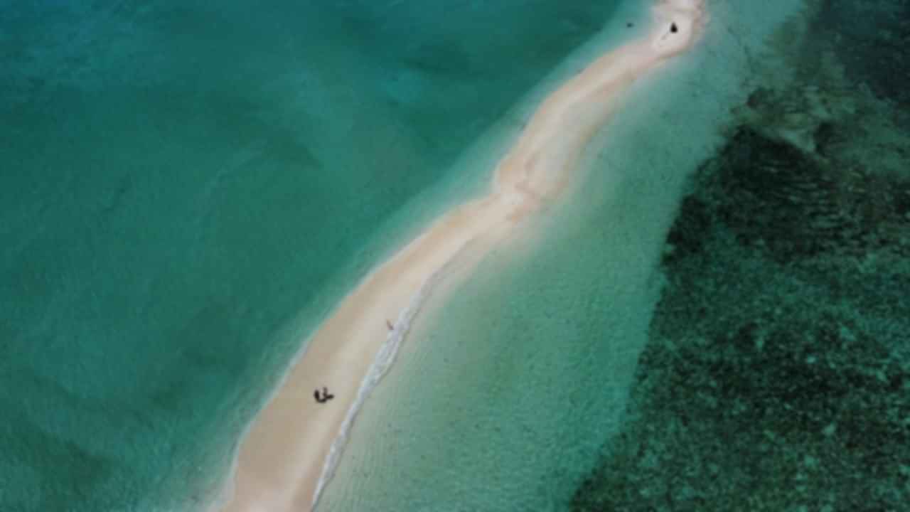 https://images.pickyourtrail.com/maldives_sandbank_excursions_78c2b4d7df.jpg?dpr=1&q=40