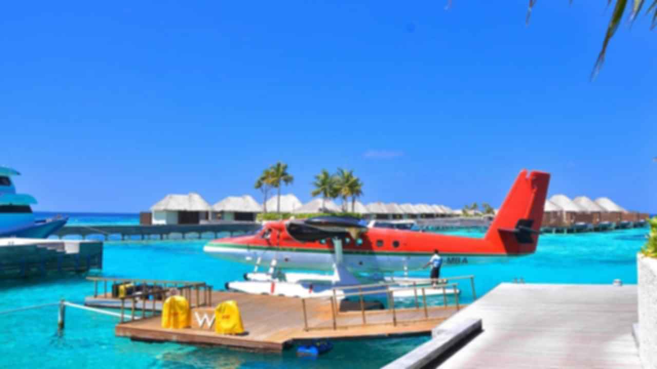 https://images.pickyourtrail.com/maldives_seaplane_1ba454ef05.jpg?dpr=1&q=40