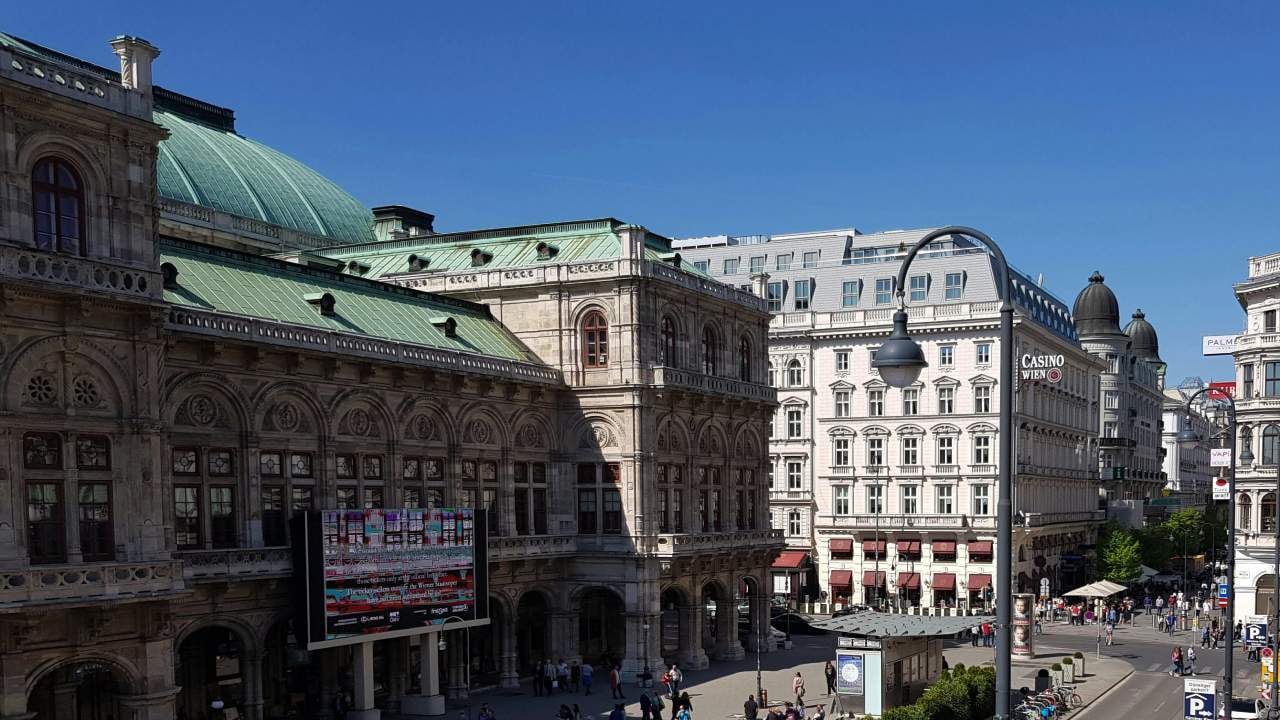 https://images.pickyourtrail.com/mid_range_hotels_austria_731c7f02d5.jpg?dpr=1&q=40