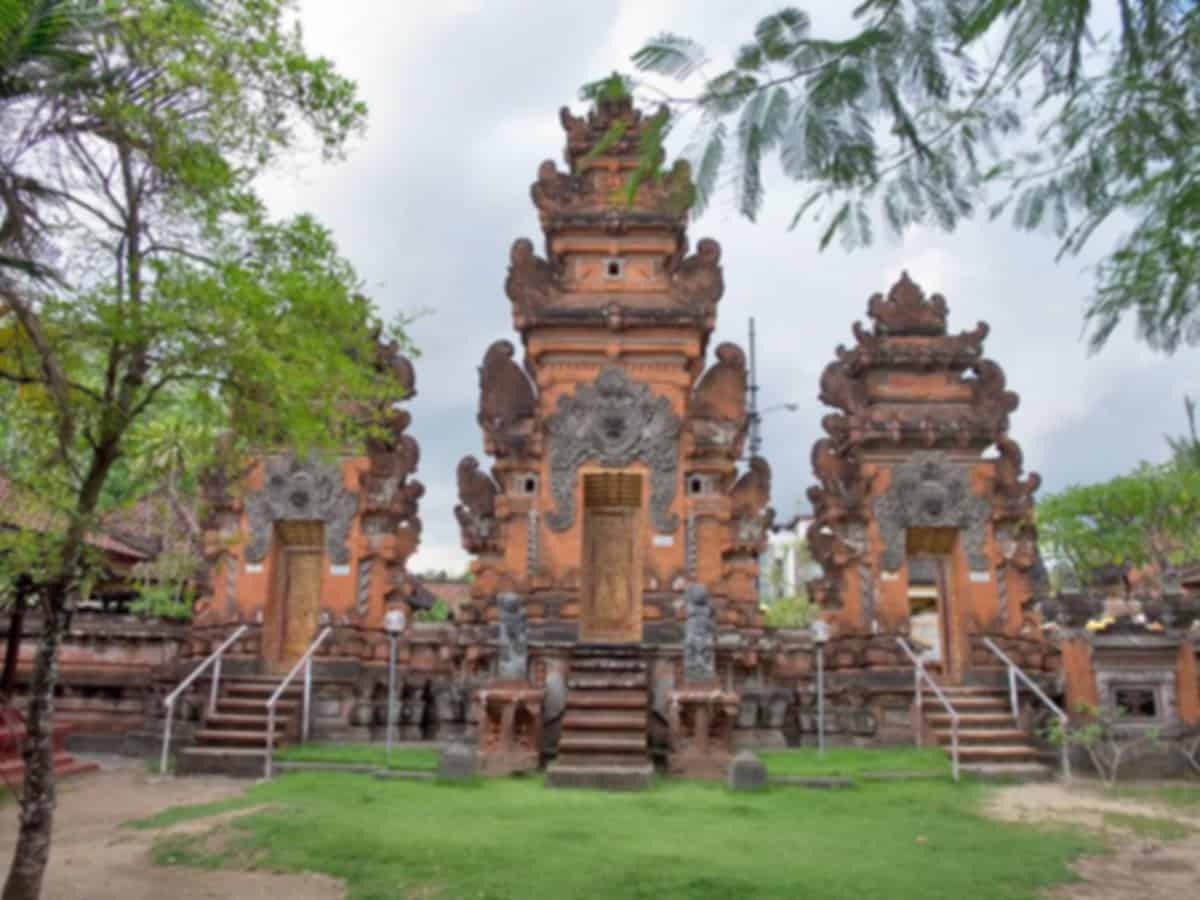 Discover Pura Petitenget: Bali's Tranquil Temple Sanctuary