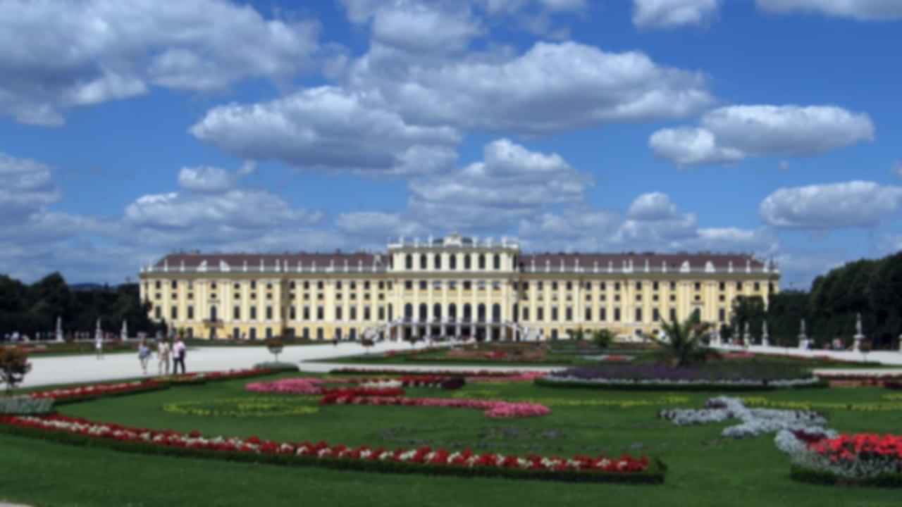 https://images.pickyourtrail.com/schoenbrunn_palace_67926ce4d1.jpg?dpr=1&q=40