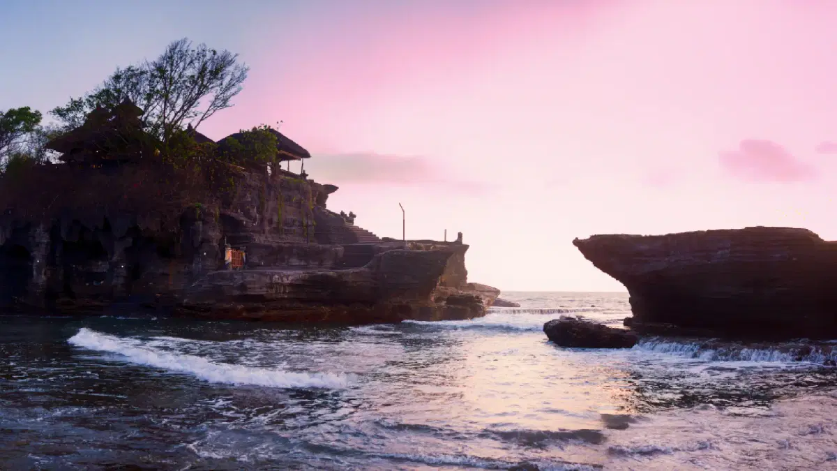 tanah lot temple