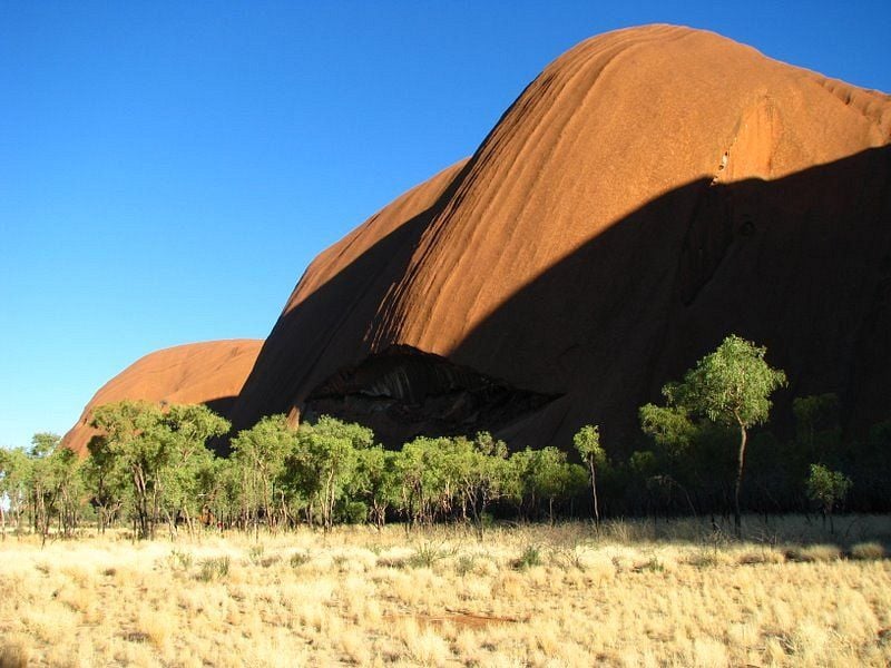 https://images.pickyourtrail.com/uluru_6_f95424e333.jpg?dpr=1&q=40